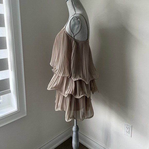 Blush tiered mini dress! H&M SIZE XS. Adorable dressed up down - Picture 2 of 5